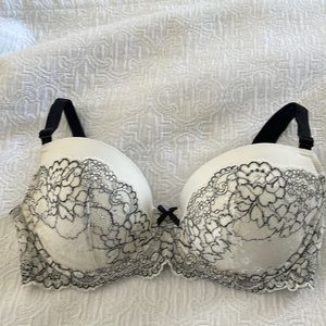 GUC - VICTORIAS SECRET DREAM ANGELS LINED DEMI. Sz: 34D.